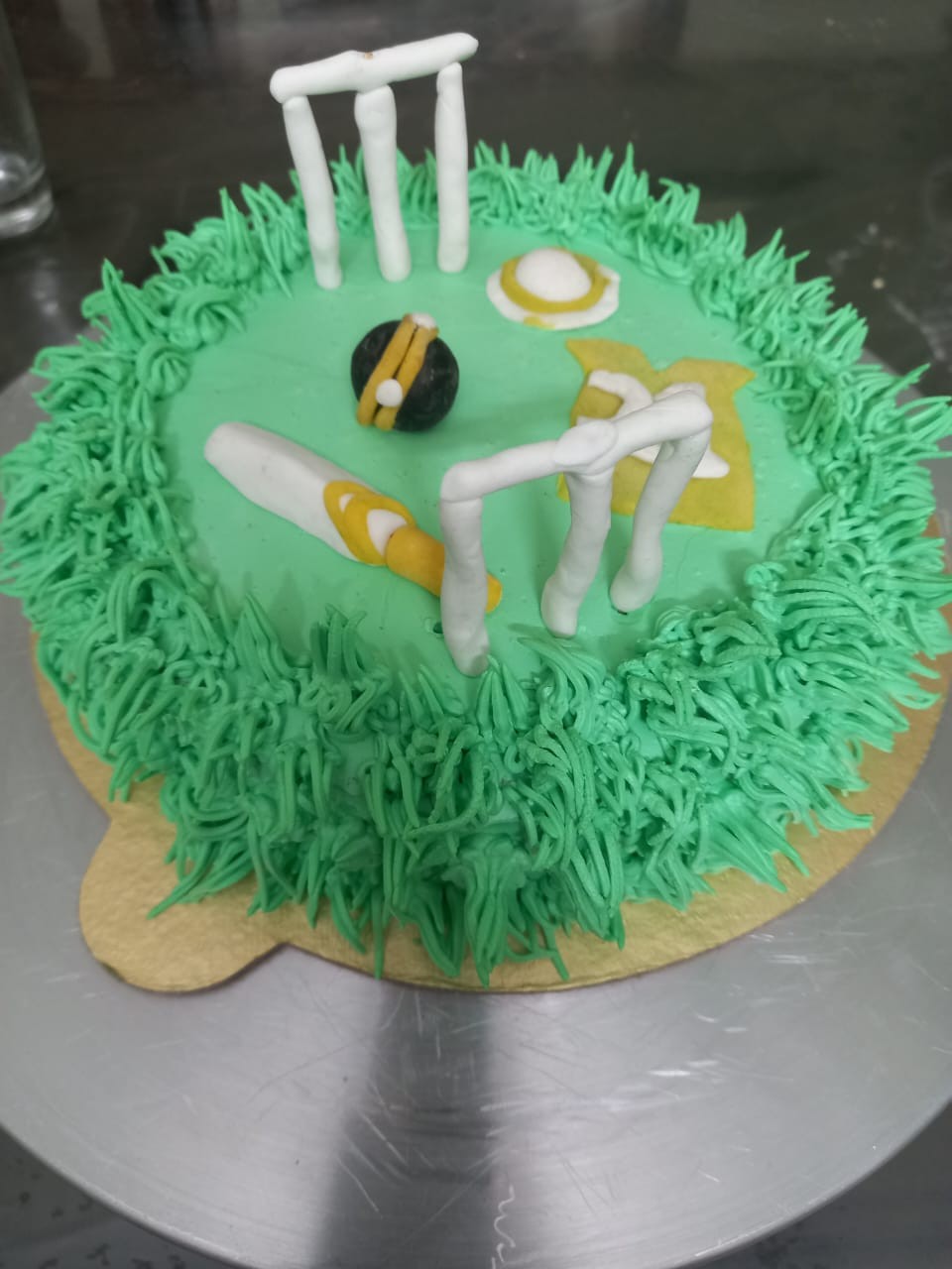  Decorate/ Customize Cakes 