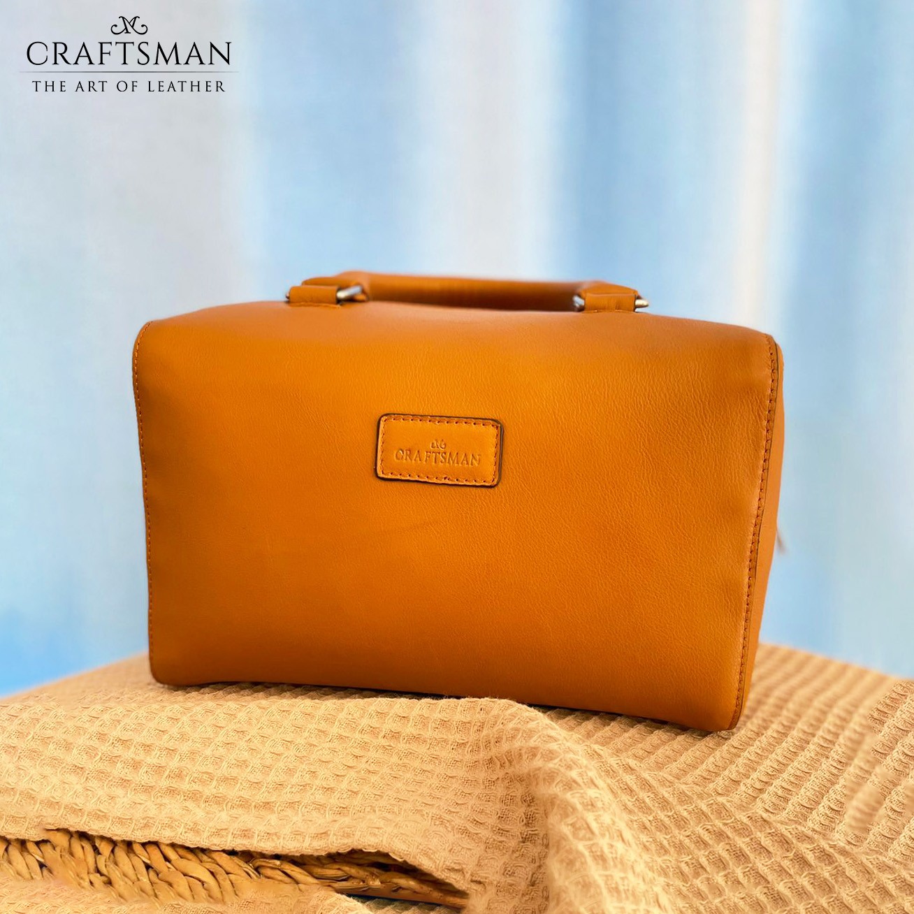  LADIES LEATHER SQUARE BAG 